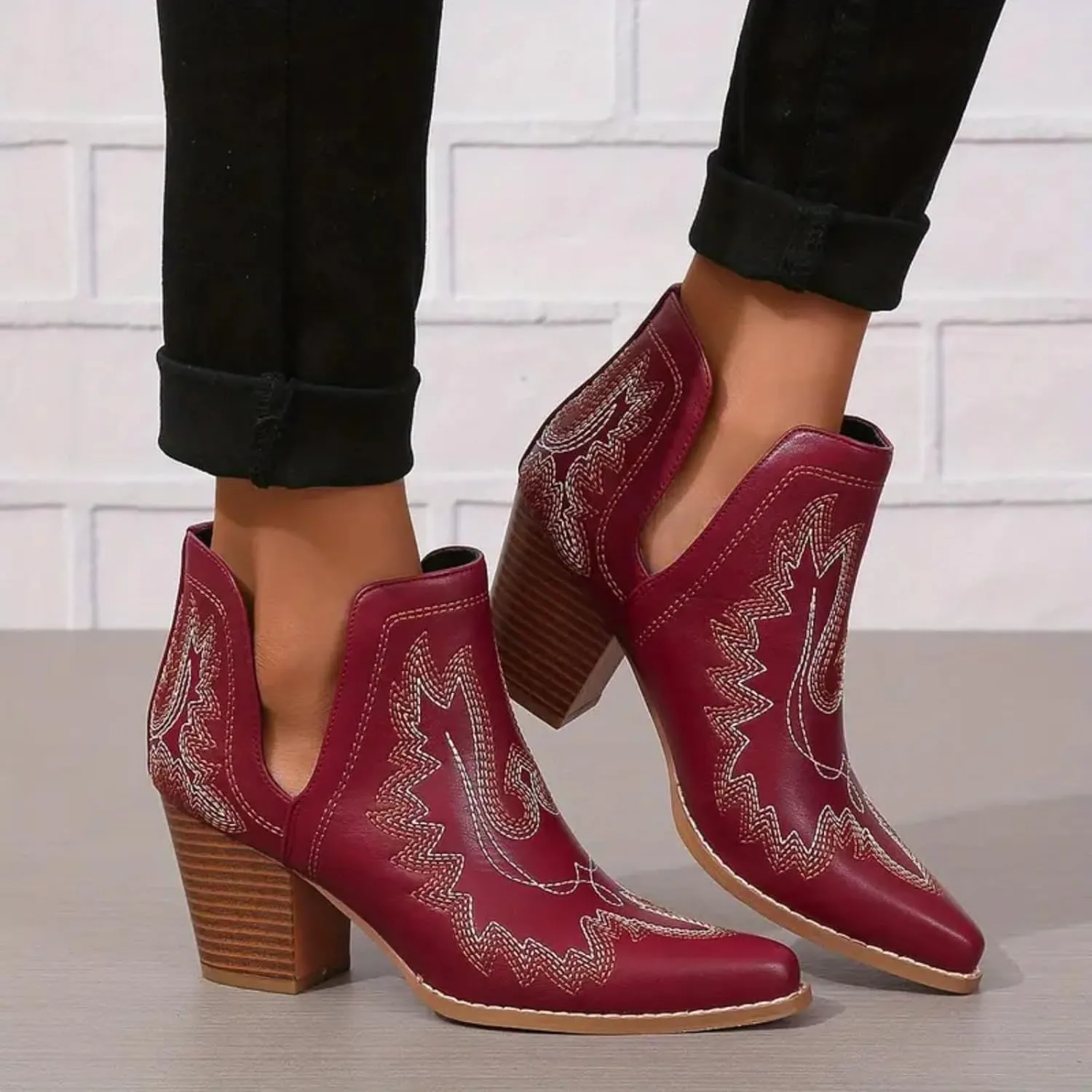 Western Cowgirl Boots for Women Ankle Boots Fashion Cowboy Boots Western Embroidered Pointed Toe Cowboy Ankle Boots